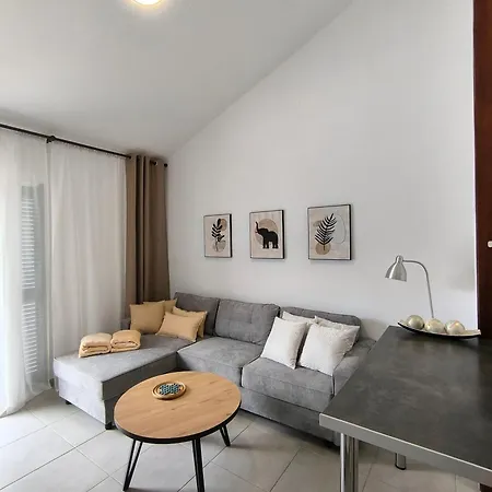 Daire Pearl Cristianos - Ac, Pool, Fibre Net, Tv Channels, Calm Atmosphere