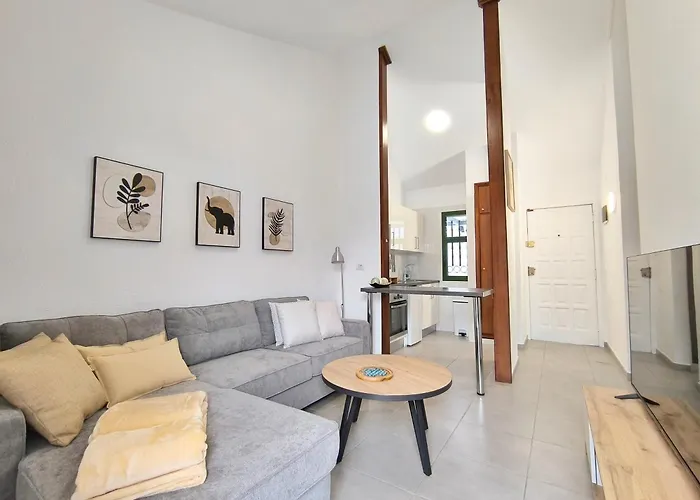 Pearl Cristianos - Ac, Pool, Fibre Net, Tv Channels, Calm Atmosphere