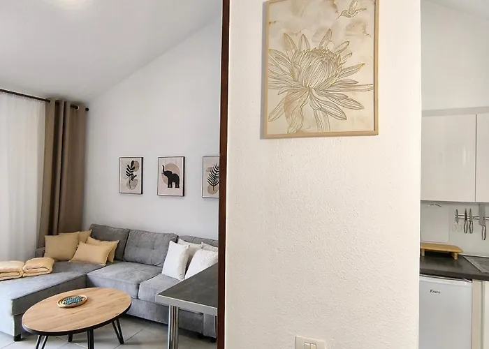 Pearl Cristianos - Ac, Pool, Fibre Net, Tv Channels, Calm Atmosphere *